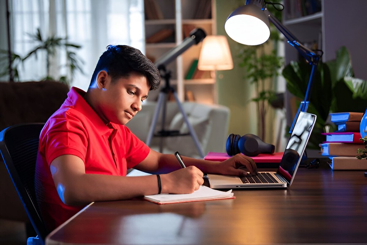 Why M.Com Distance Education Fits Modern Lifestyles